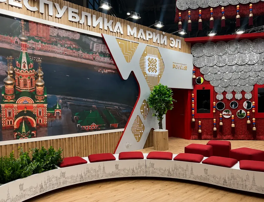 Стенд Республики Марий Эл с AR-инсталляцией «Умное зеркало»